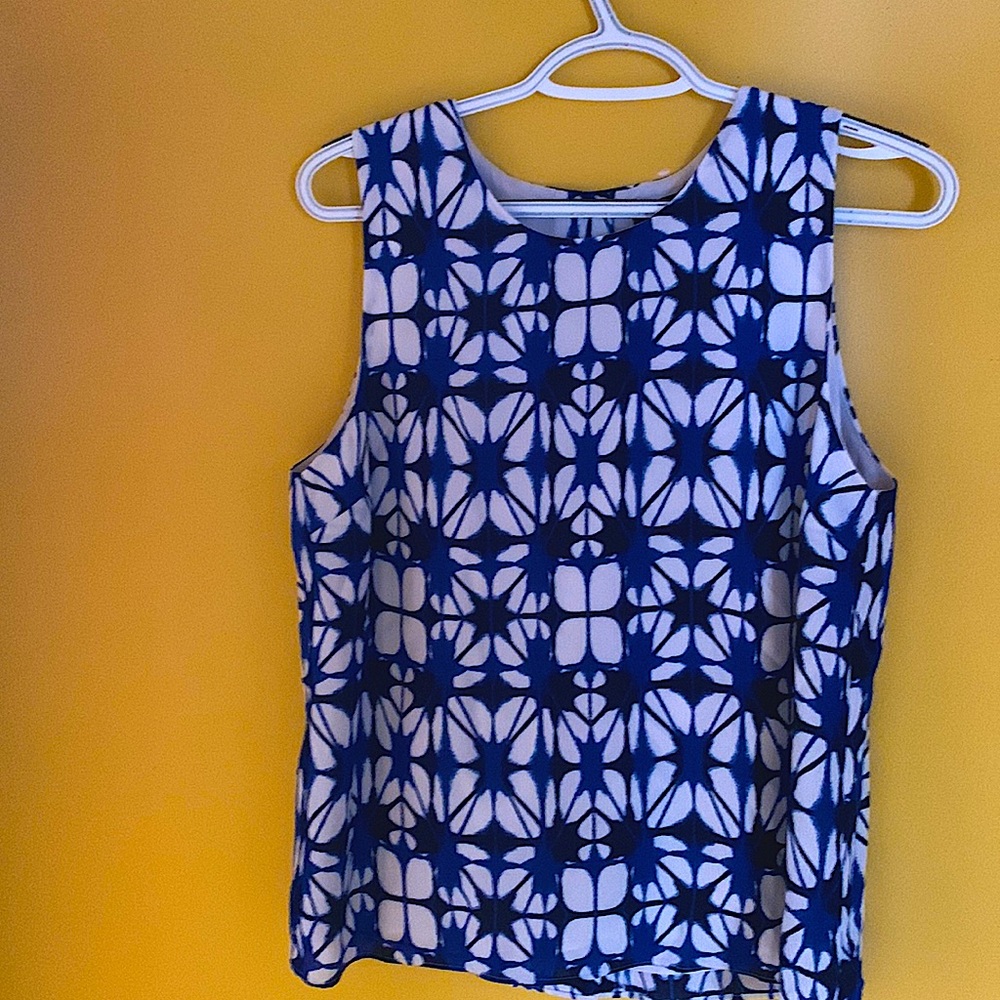 Beautiful Banana Republic blouse size small